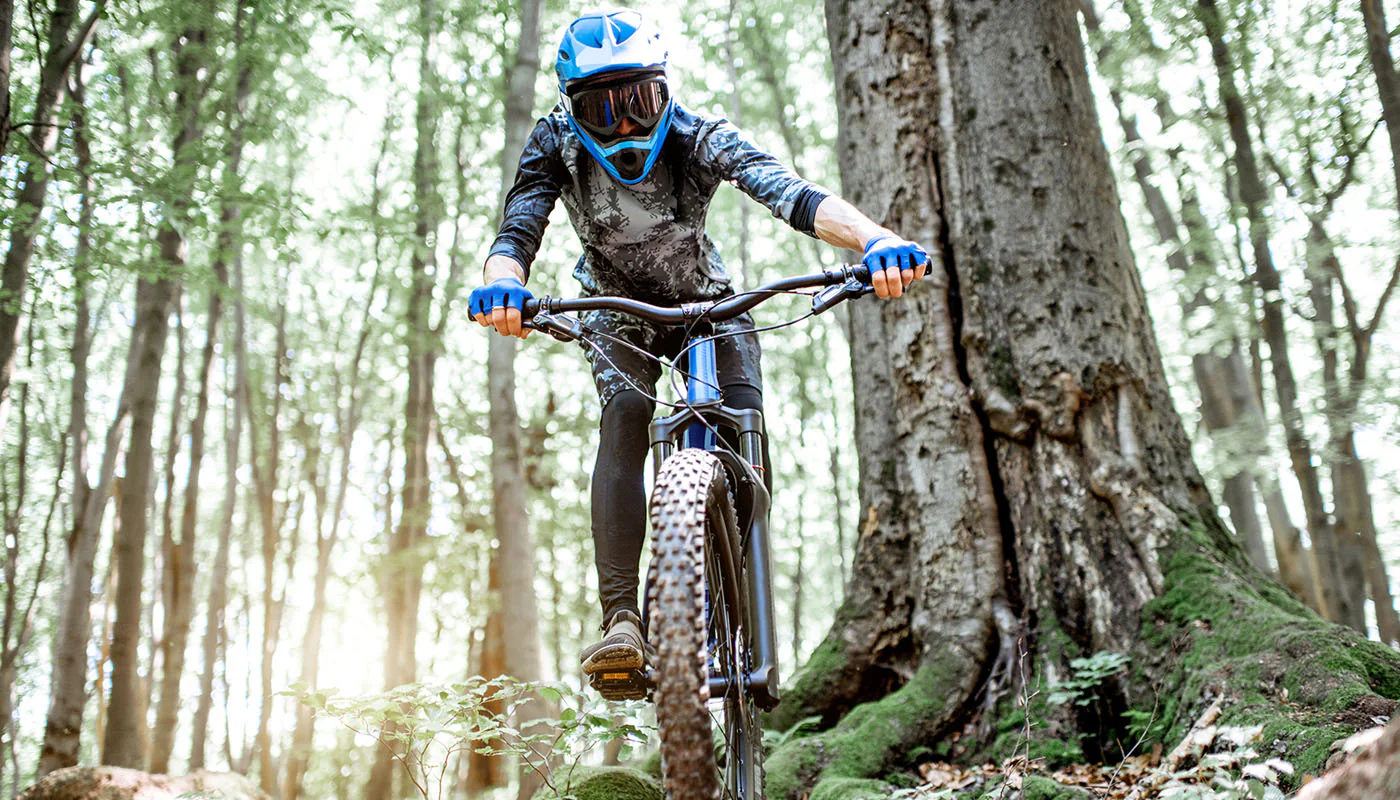 Downhill vs Enduro - różnice w dyscyplinach i sprzęcie